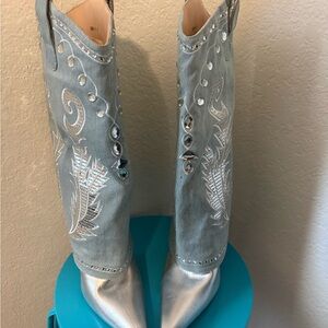 Embellished Silver Pointed-Toe Women’s Boots - Light Blue Embroidery